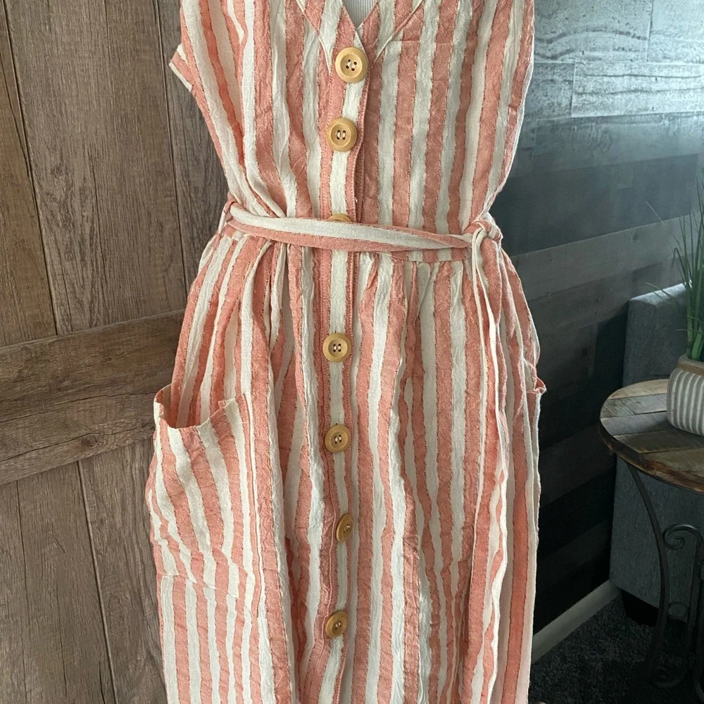 NWT LUSH Button front tank dress with a tie waist and pockets! 100% Cotton - Picture 9 of 12